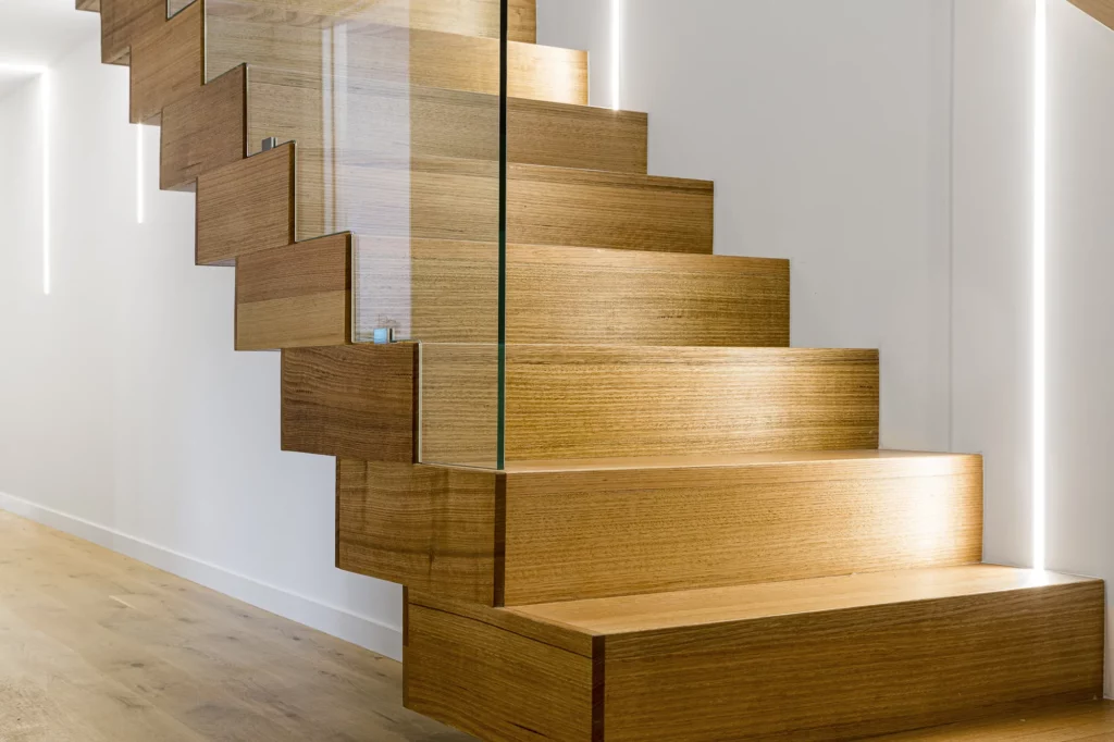 Escalier en chêne massif fabriqué sur mesure